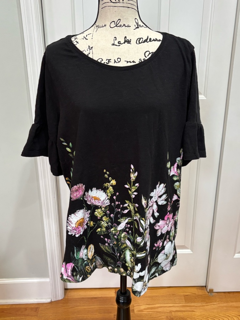 Lane Bryant 22/24 Floral Tee with Ruffle Sleeves EUC